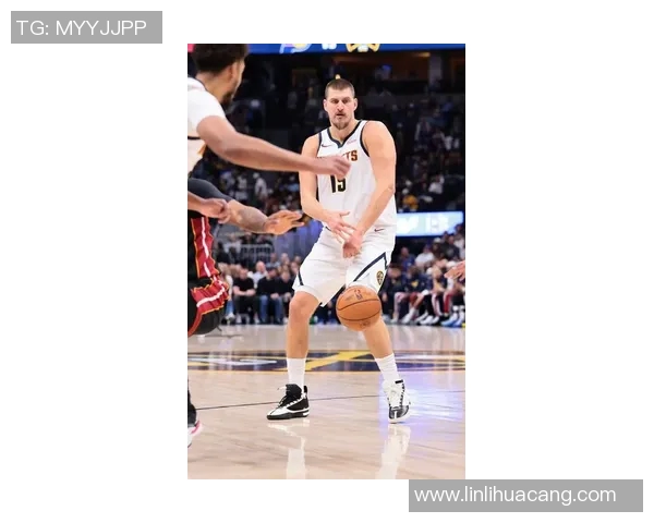 约基奇跨界挑战足球明星身份展现全能运动员魅力与激情